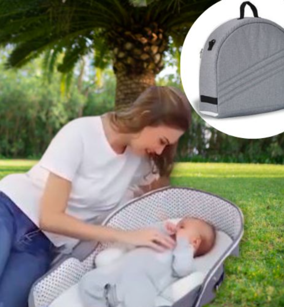 lit-bebe-pliant-dehors-avec-maman